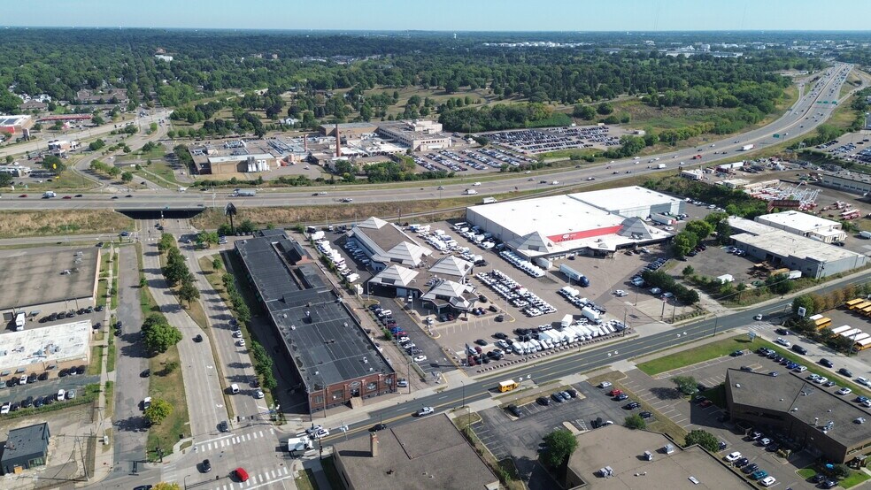 Primary Photo Of 2425 Broadway St NE, Minneapolis Auto Dealership For Sale