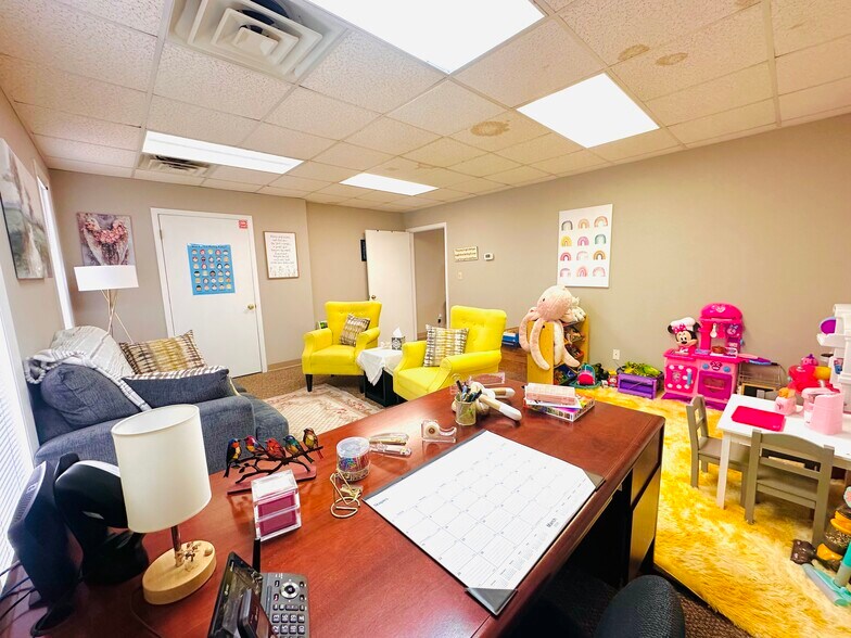 More Photos Of 110 Sunset Dr, Beckley Office For Lease