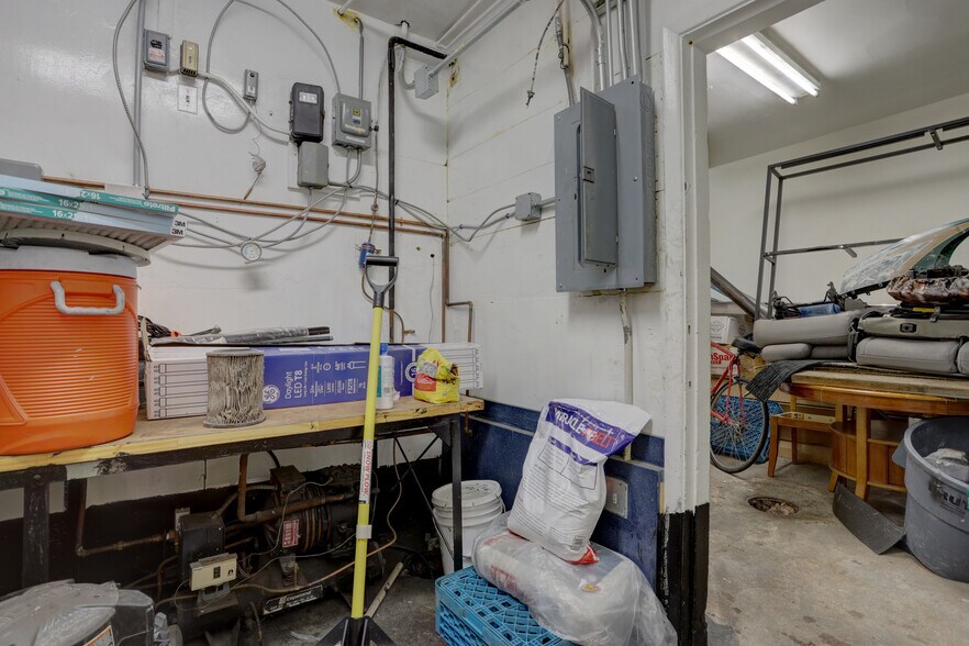 More Photos Of 3900-3910 W Colfax Ave, Denver Storefront For Lease