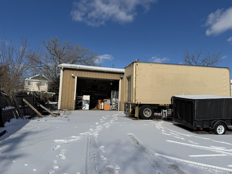More Photos Of 1027 Moen Ave, Rockdale Warehouse For Lease