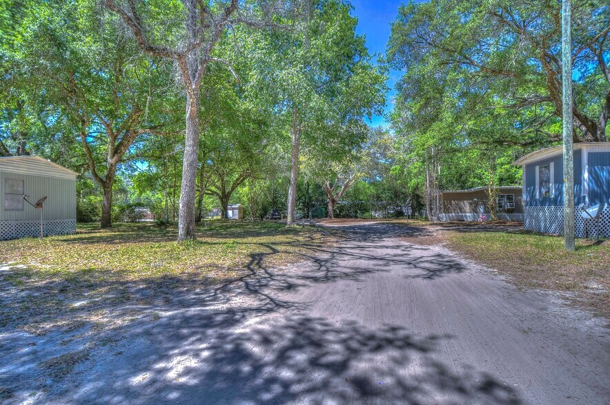 More Photos Of 20303 Old Somerset Acres Ln, Spring Hill Manufactured Housing Mobile Home Park For Sale