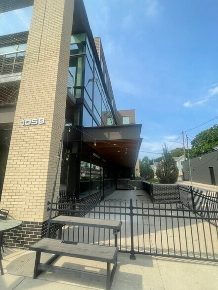 More Photos Of 1059 Wealthy St SE, Grand Rapids Apartments For Lease
