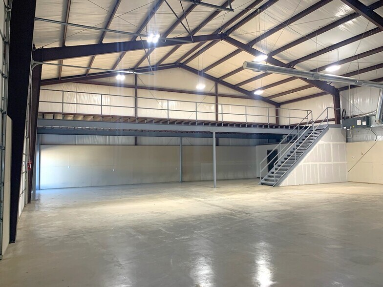 More Photos Of 13029 Harmon Rd, Fort Worth Unknown For Lease