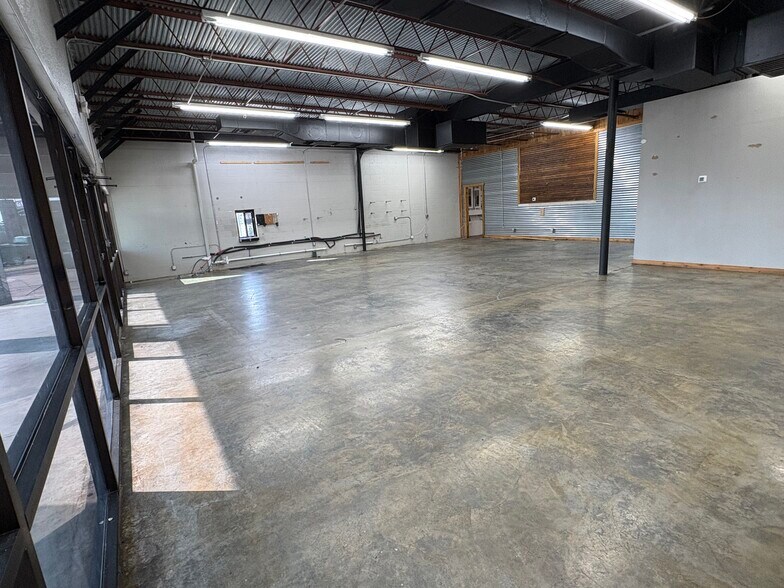More Photos Of 1602 N Mechanic St, El Campo Land For Lease