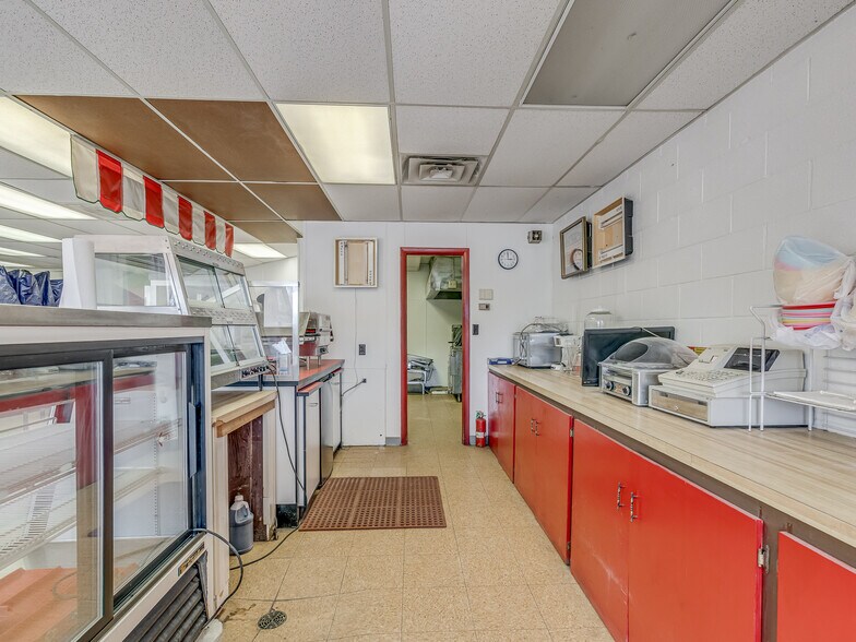 More Photos Of 1221 N 8th Ave, Stroud Convenience Store For Sale