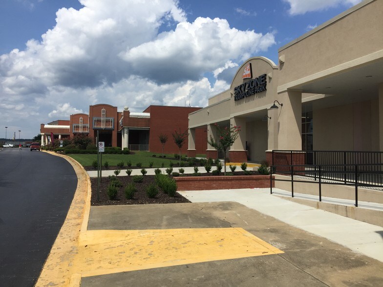 195 Tom Hill SR Blvd, Macon, GA 31210 For Lease