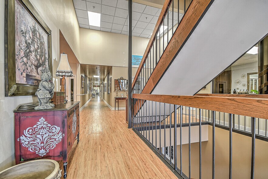 More Photos Of 220 Broad St, Kingsport Flex For Sale