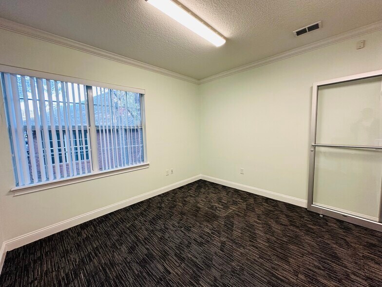 More Photos Of 6817 Southpoint Pky, Jacksonville Office For Lease