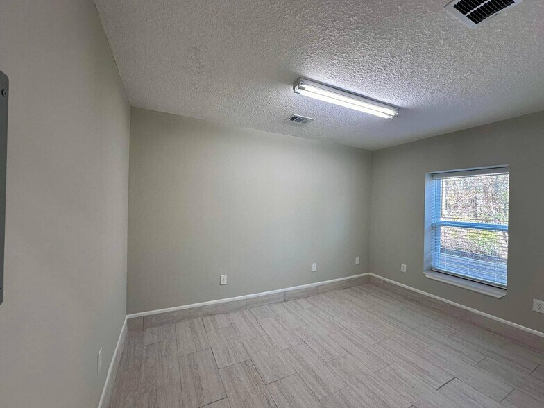 More Photos Of 2210 E Olive Rd, Pensacola Office Residential For Sale