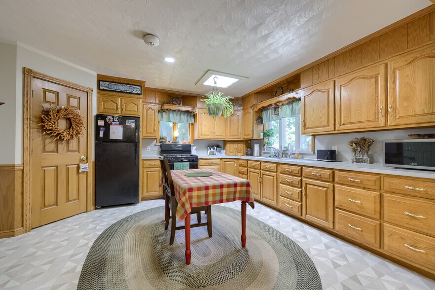 More Photos Of 197 Pencroft Dr N, Holtwood Industrial For Sale