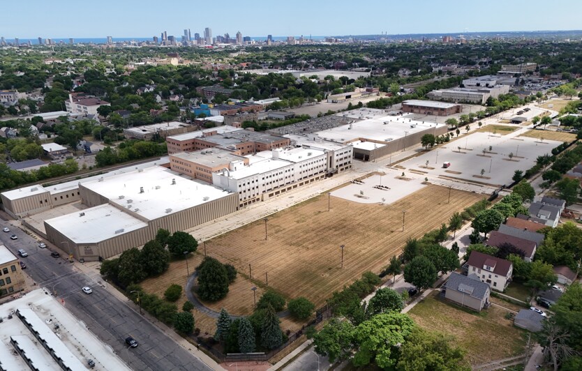 Primary Photo Of 2600 N 32nd St, Milwaukee Manufacturing For Sale