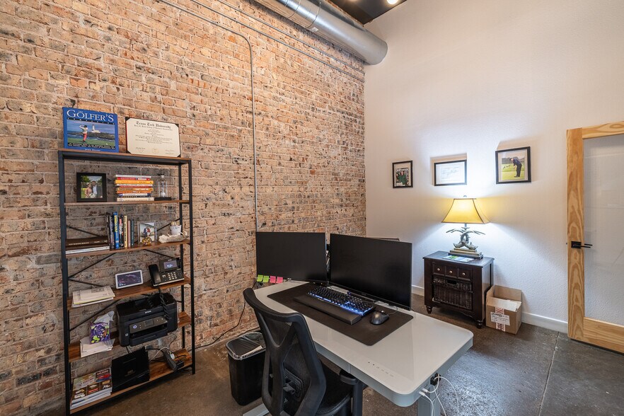 More Photos Of 615 Broadway St, Lubbock Office For Lease