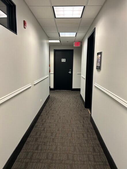 More Photos Of 874 Green Bay Rd, Winnetka Loft Creative Space For Lease