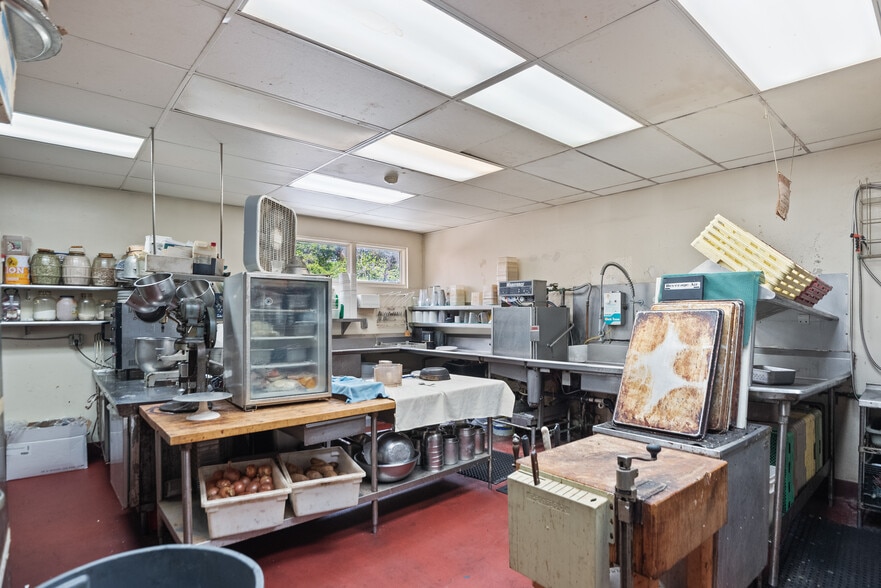 More Photos Of 14467 Big Basin Way, Saratoga Restaurant For Sale