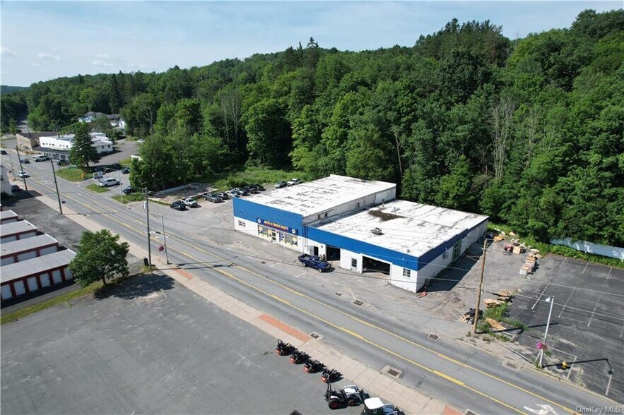 More Photos Of 144 Mill St, Liberty Auto Repair For Sale