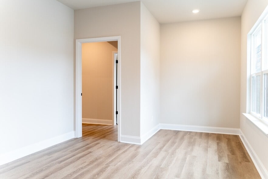 More Photos Of 208 Straight Dr, Anderson Medical For Lease