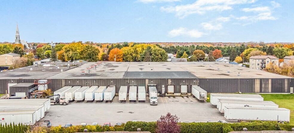 More Photos Of 260 Rue Lord, Napierville Manufacturing For Sale