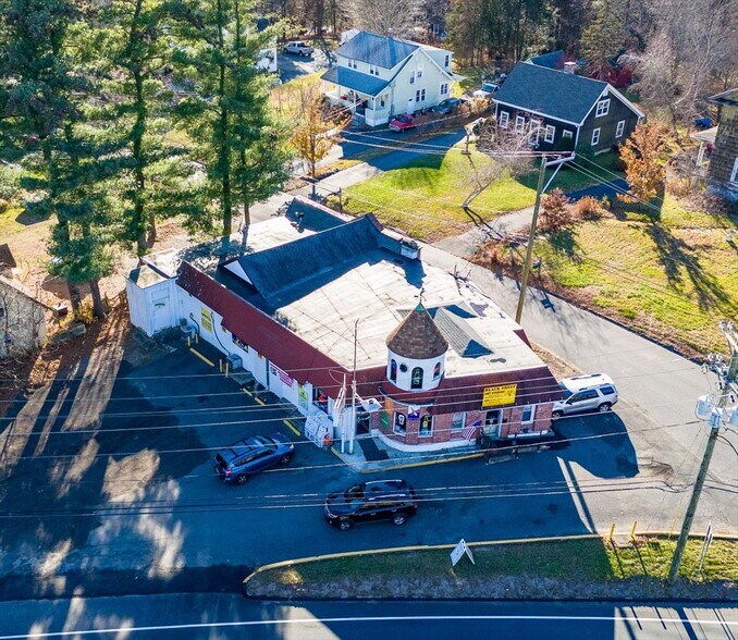 More Photos Of 166 S Riverside Ave, Pequabuck Freestanding For Sale