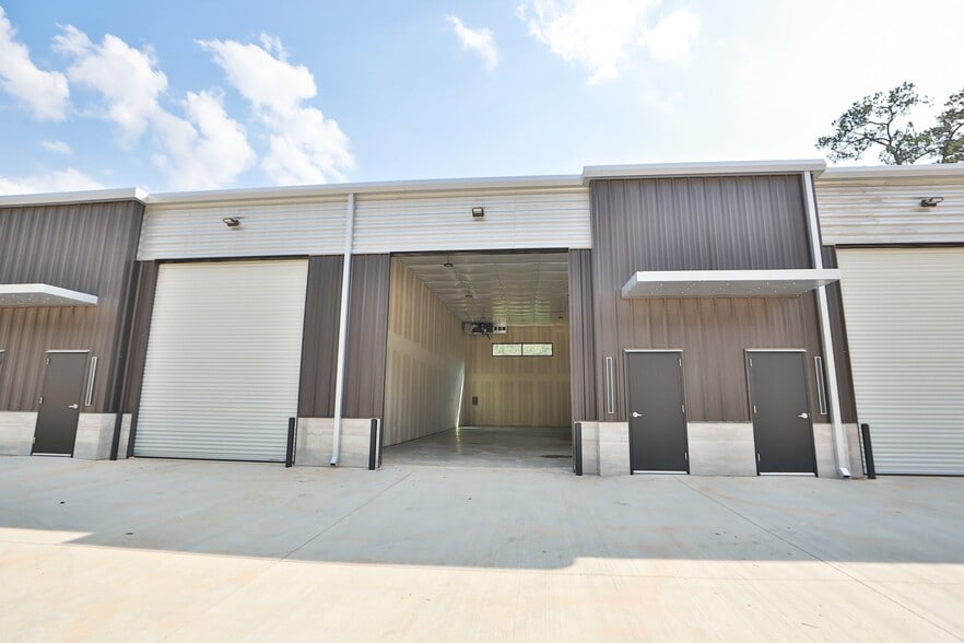 More Photos Of 12402 Malcomson Rd, Houston Self Storage For Sale