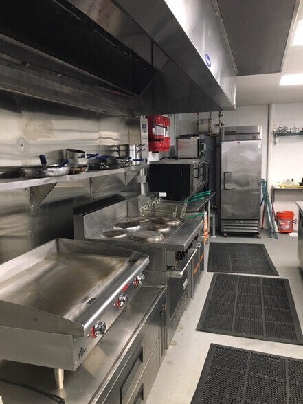 More Photos Of 4800 E Lake Blvd, Birmingham Service For Lease