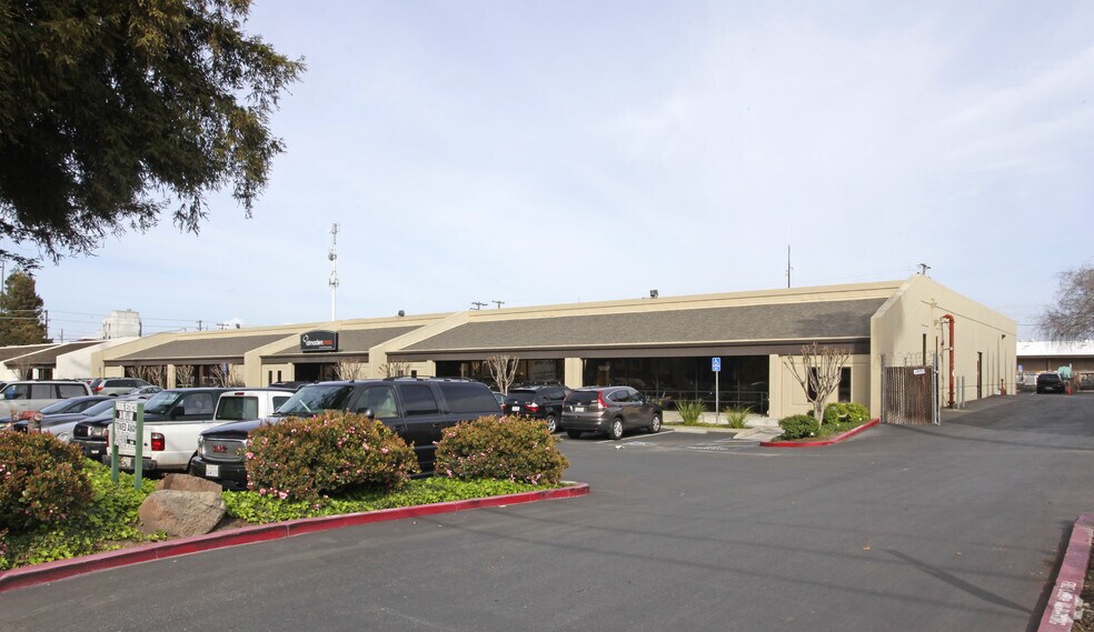 Primary Photo Of 2555 Scott Blvd, Santa Clara Warehouse For Lease
