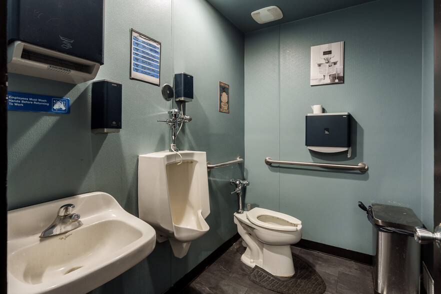 More Photos Of 415 N Center St, Durand General Retail For Sale