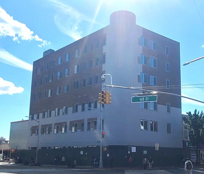 More Photos Of 166-36 Jamaica Ave, Jamaica General Retail For Lease