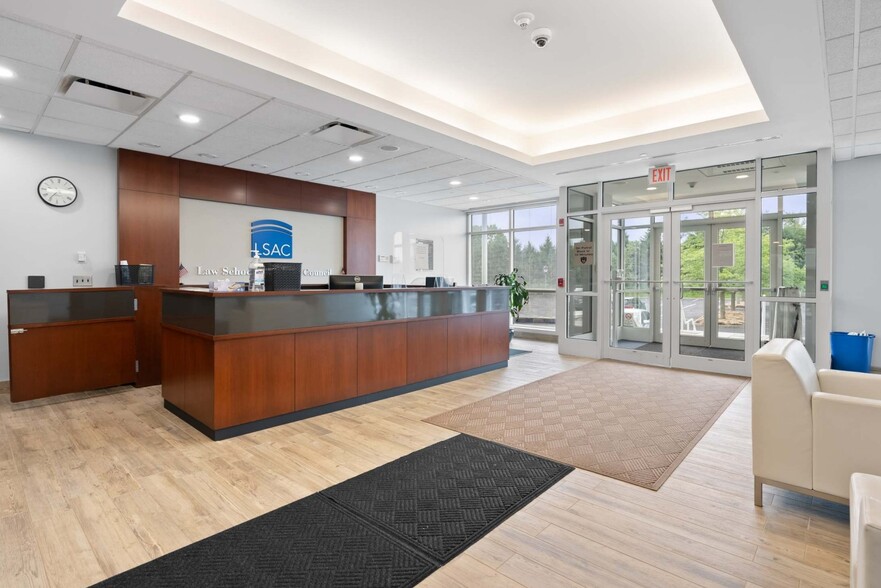 More Photos Of 662 Penn St, Newtown Office For Sale