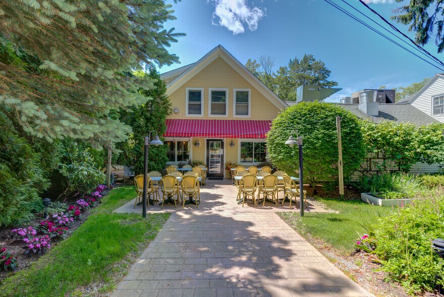 More Photos Of 200 Shore Rd, Ogunquit Restaurant For Sale