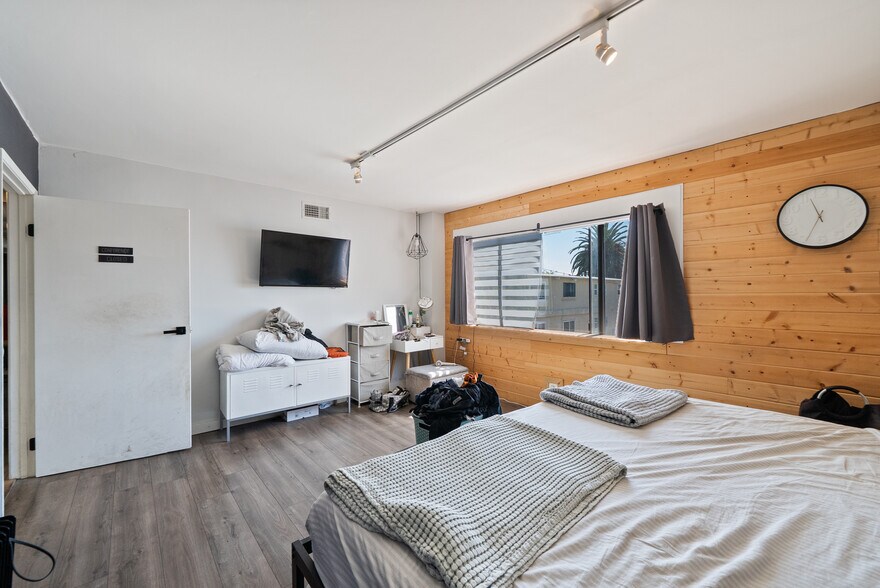 More Photos Of 10853-10855 Venice Blvd, Los Angeles Freestanding For Sale