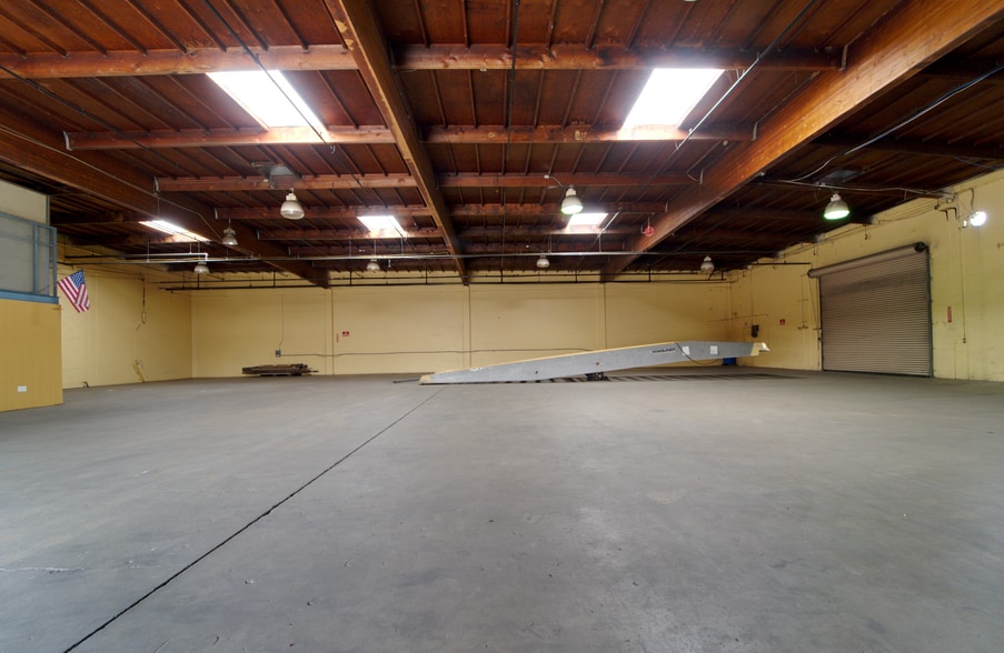 More Photos Of 11350 Wright Rd, Lynwood Warehouse For Lease