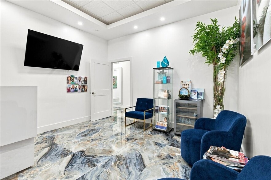 More Photos Of 2920-2950 NE 207th St, Aventura Unknown For Lease