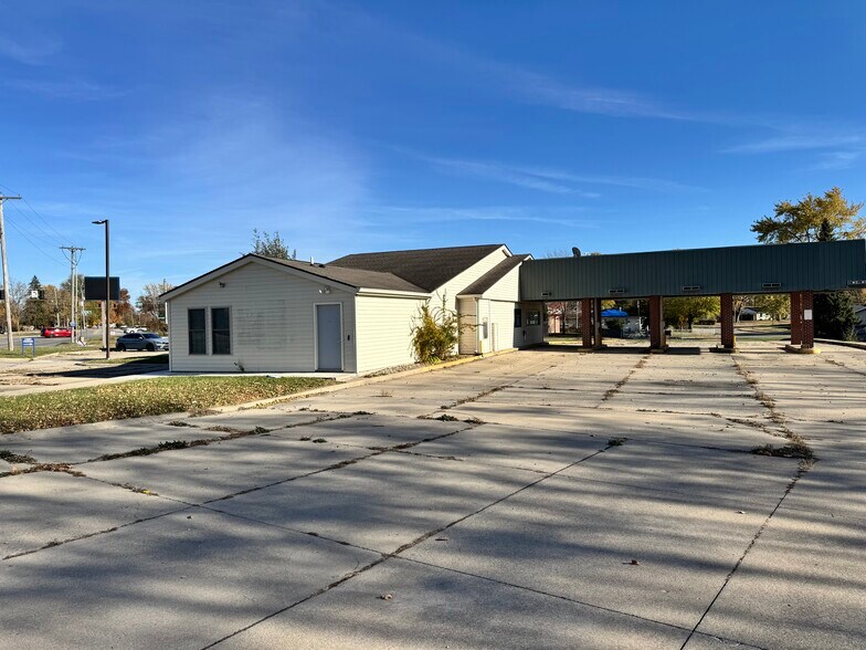 More Photos Of 525 E Hartman Rd, Anderson Medical For Sale