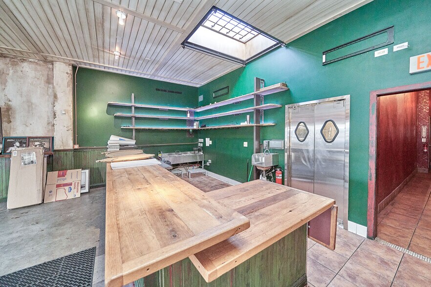 More Photos Of 1076-1080 S Fairfax Ave, Los Angeles Restaurant For Lease