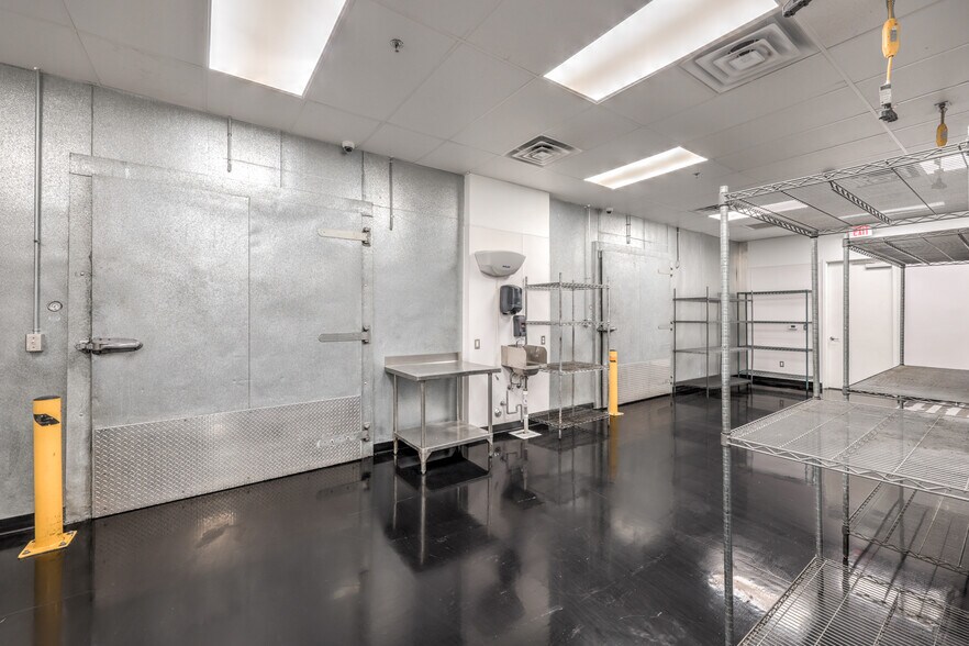 More Photos Of 5321 Cameron St, Las Vegas General Retail For Sale