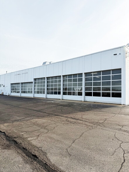 Primary Photo Of 1385 E Chicago St, Elgin Auto Repair For Lease