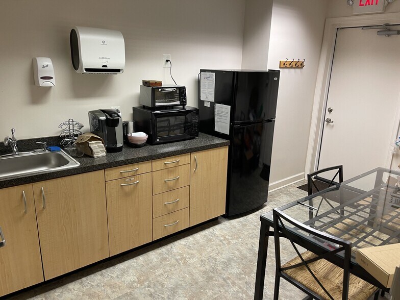 More Photos Of 16029-16059 Comprint Cir, Gaithersburg Medical For Lease