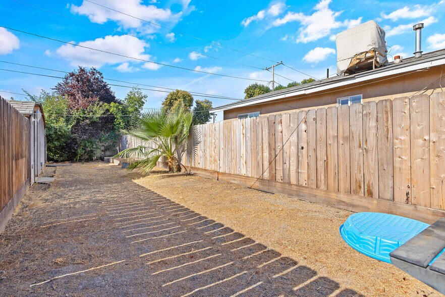 More Photos Of 909 E Noble Ave, Visalia Multifamily For Sale