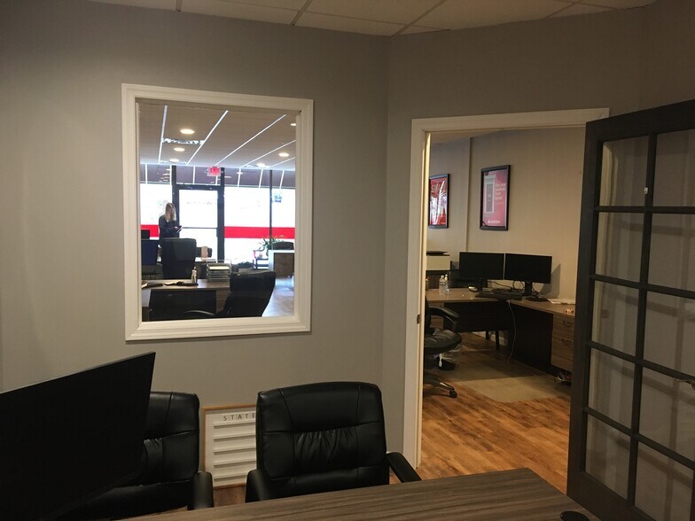 More Photos Of 140 E Main St, Huntington Storefront Retail Office For Lease