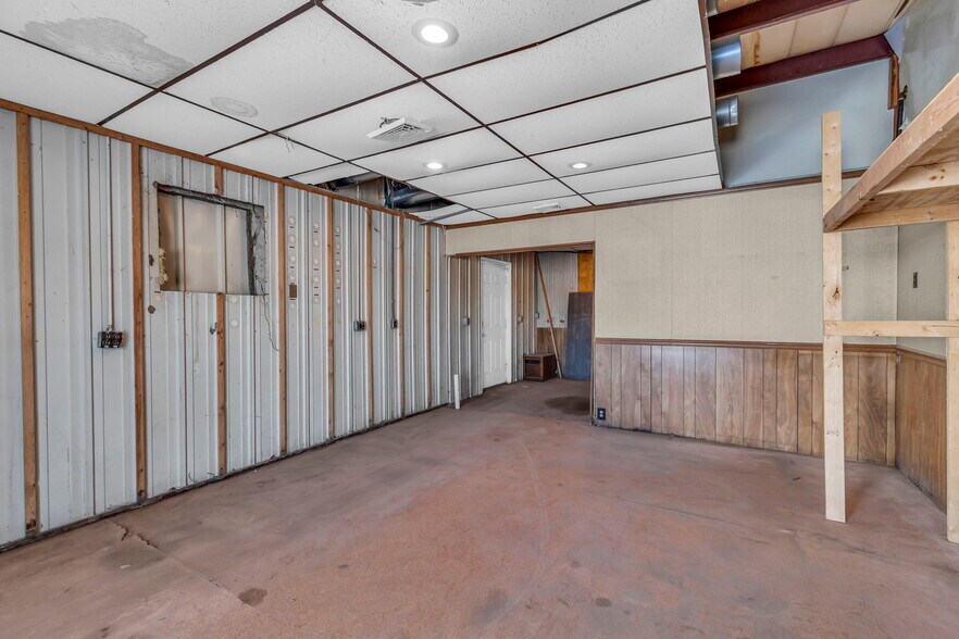 More Photos Of 700 Waters St, Carrollton Freestanding For Sale