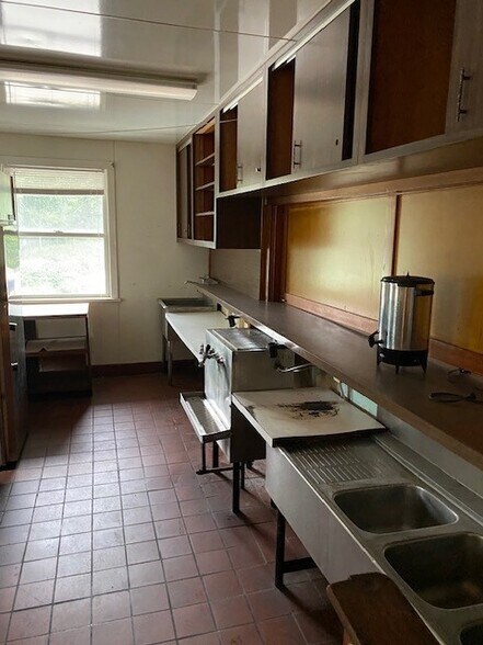 More Photos Of 416 Horace St, Bridgeport Office For Lease