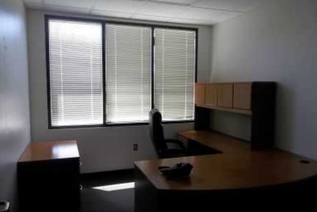 More Photos Of 2002 Scott Blvd, Temple Office For Sale