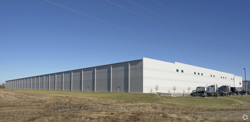 More Photos Of 29 W Gateway Commerce Dr, Edwardsville Distribution For Lease