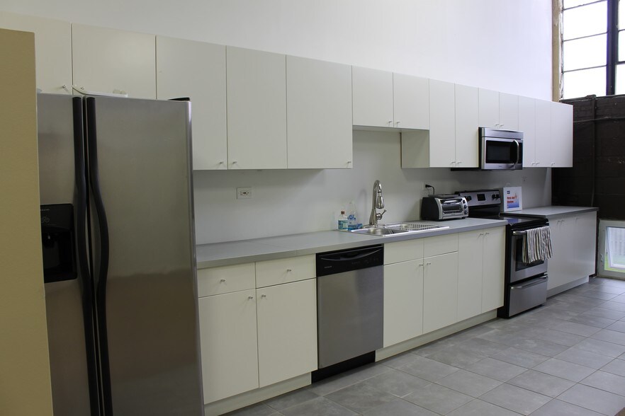 More Photos Of 5066-5070 N Kimberly Ave, Chicago Manufacturing For Lease