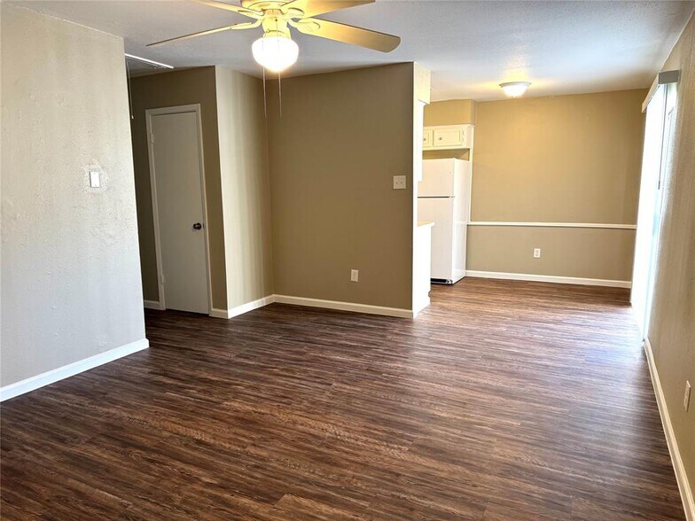 More Photos Of 8607 Bart Ln, Houston Apartments For Sale