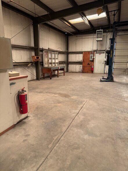 More Photos Of 2301 Oak St, Abilene Unknown For Lease