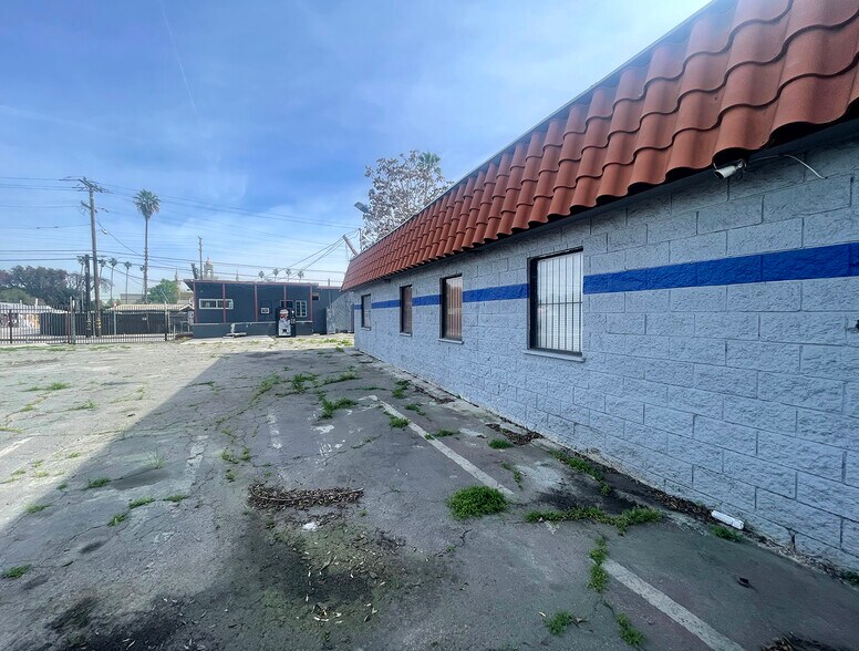 More Photos Of 310 N Long Beach Blvd, Compton Storefront Retail Office For Sale