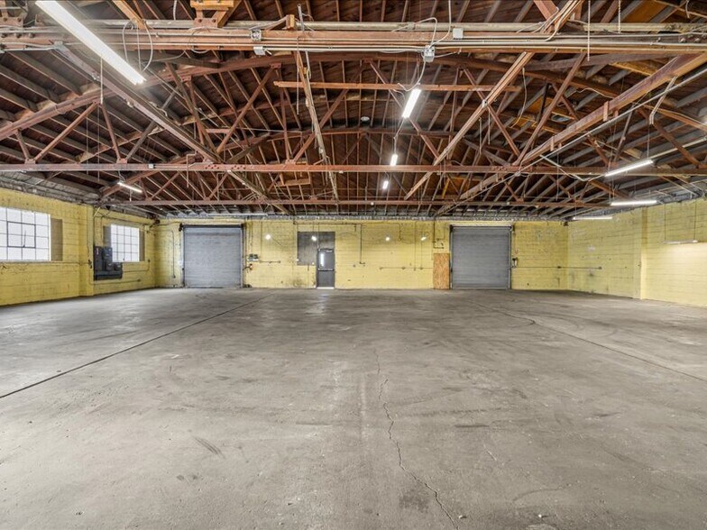 More Photos Of 2566 Bay Rd, Redwood City Service For Sale