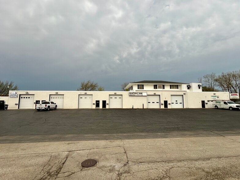 Primary Photo Of 3130 Sheeler Ave, Waukegan Flex For Sale