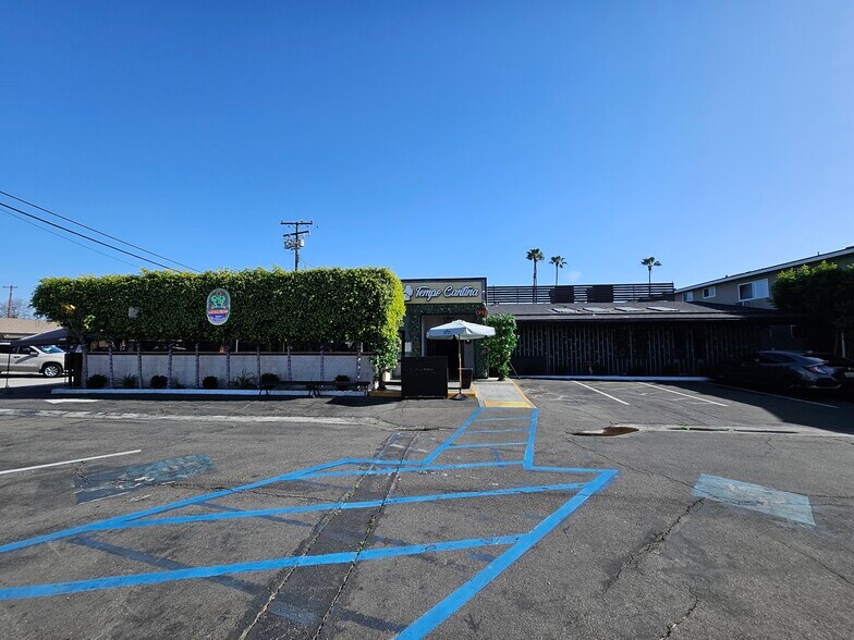 More Photos Of 12056 Paramount Blvd, Downey Restaurant For Sale